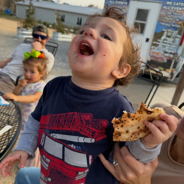 🍕 We say Yes on Wednesday and also wahoo! Show us your pizza face!

@barebakedpizza