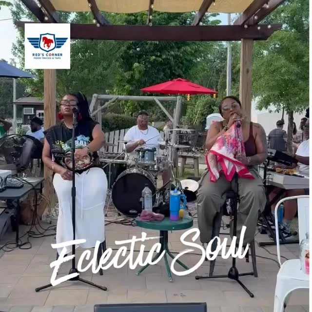 🎤 When these girls hit the mic the night becomes a vibe! We love to welcome Eclectic Soul from 5:30-8:30!