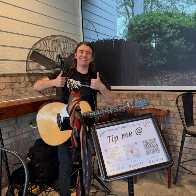 🎶 Garrett Huffman is under here hanging out with us and making our ears and hearts happy! 

@sopinesscene