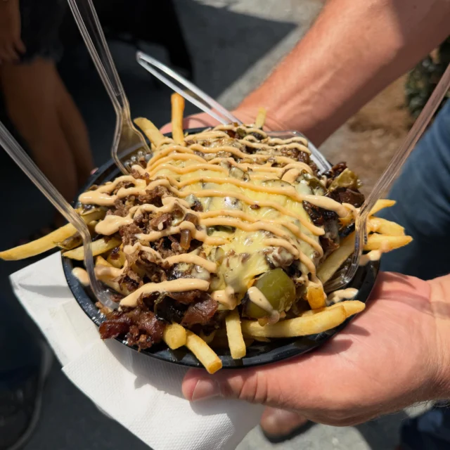🍟 Sometimes you just need fries that are fully loaded, and these cheesesteak fries are absolutely loaded with deliciousness and goodness thanks to Tanglewood Farms! 

@tanglewoodfarm_foodtruck