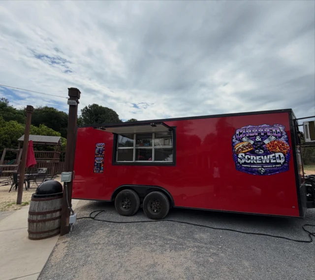 👋 Welcome to the line for the first time… Chopped & Screwed! A brother truck of Cornbread Kitchen, this truck specializes in chopped sammiches and screwed up fries! Give them a try this Tuesday!