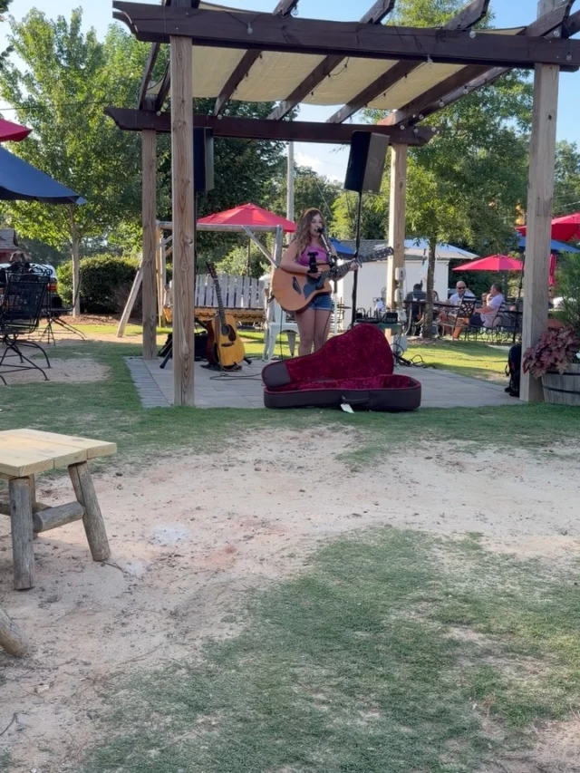 🎸 They say change is going to come but we wouldn’t want to change much of nights like this at Red’s! ❤️