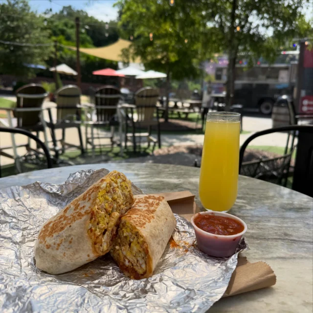🌯 It’s a great morning for a breakfast burrito! Tanglewood Farm has turned up for us this morning and giving us all the brunch vibes!!