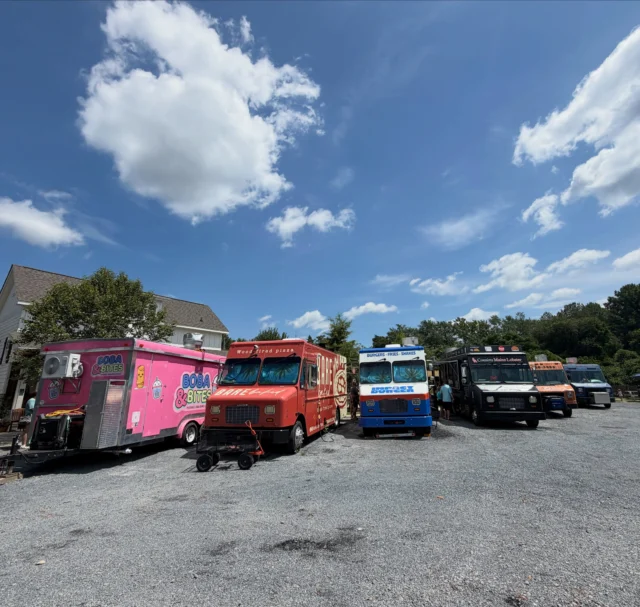 🛻 What a fun way to line the day!
•Boba & Bites
•Bare Baked Pizza 
•Impact Burger 
•Cousin’s Maine Lobster 
•Flat Drum
•Latin Effect