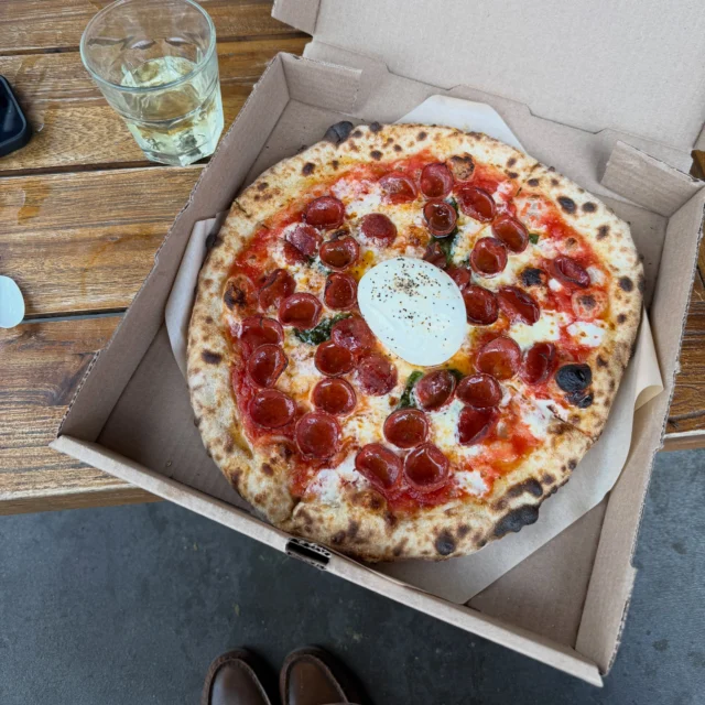 🍕 Walking into the weekend the burrata pizza way. 

@barebakedpizza