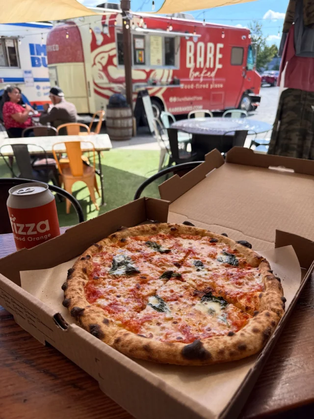 🍕 It’s always the perfect day for a pizza but it feels like the perfect day for a pizza! 

@barebakedpizza