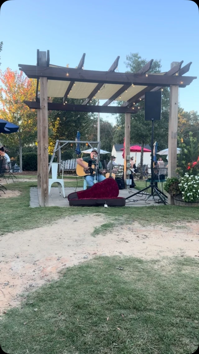 🎤 Such a beautiful, beautiful night and there’s Open Mic!